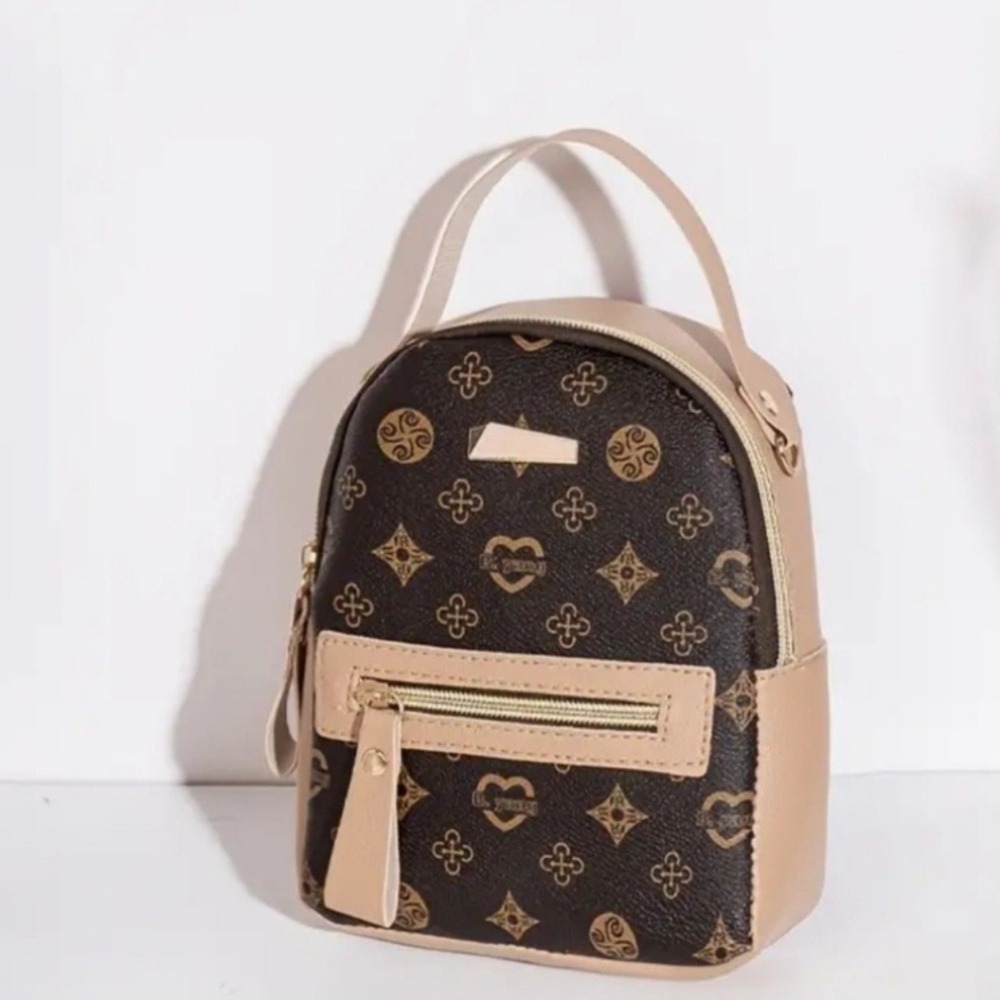 Make A Statement With This Stylish Geometric Grap… - image 2